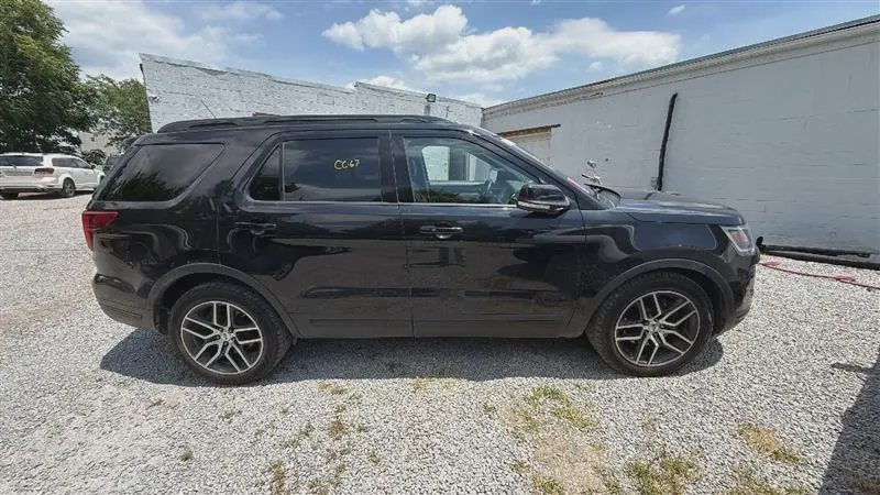 2019 Ford Explorer, photo 2