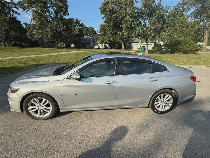 2016 Chevrolet Malibu, photo 2